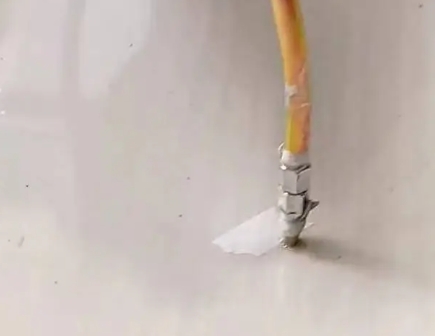 当雄瓷砖空鼓维修公司专业解答在瓷砖铺贴过程中，如果使用的砂料过粗（如全部使用了粗砂），可能会导致以下问题